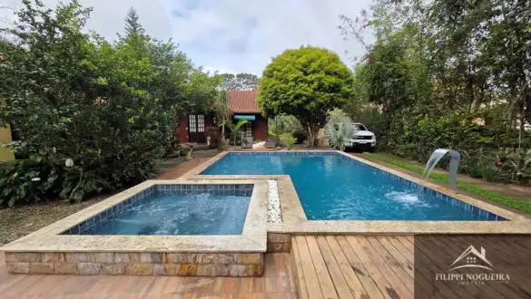 Vista Maravilhosa - Encantadora casa de madeira com 3 quartos, sendo uma suíte, área gourmet completa com piscina no Centro de Miguel Pereira. - FNCAMRCENTRO Vista Maravilhosa - Encantadora casa de madeira com 3 quartos, sendo uma suíte, área gourmet completa com piscina no Centro de Miguel Pereira. - FNCAMRCENTRO