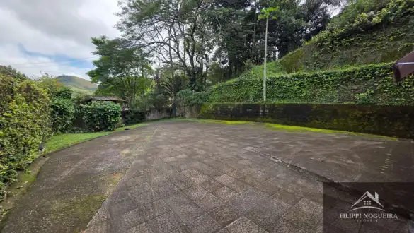 Propriedade 3 quartos, sendo duas suítes, piscina, espaço gourmet completo e 6.157 m² de área total em Miguel Pereira - FNCAGOV