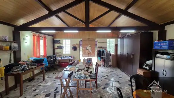 Propriedade 3 quartos, sendo duas suítes, piscina, espaço gourmet completo e 6.157 m² de área total em Miguel Pereira - FNCAGOV