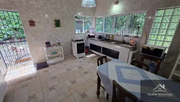 Propriedade 3 quartos, sendo duas suítes, piscina, espaço gourmet completo e 6.157 m² de área total em Miguel Pereira - FNCAGOV