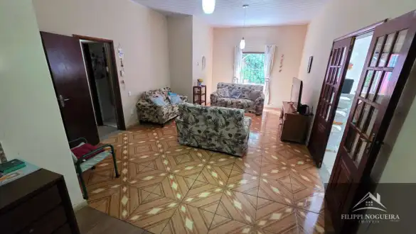 Propriedade 3 quartos, sendo duas suítes, piscina, espaço gourmet completo e 6.157 m² de área total em Miguel Pereira - FNCAGOV