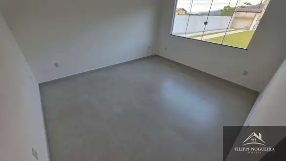 Excelente casa linear de primeira locação, com 3 quartos, sendo uma suíte, área gourmet em um bairro nobre de Miguel Pereira - FNCA30010N