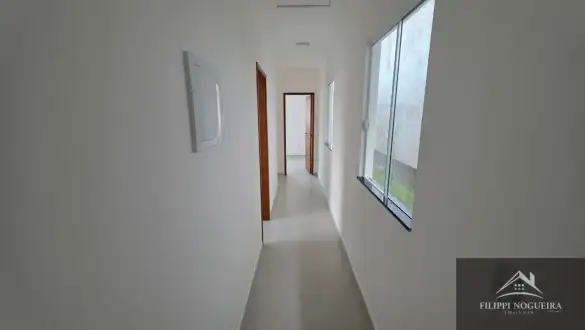Excelente casa linear de primeira locação, com 3 quartos, sendo uma suíte, área gourmet em um bairro nobre de Miguel Pereira - FNCA30010N