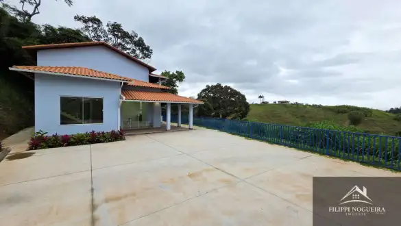 Casa duplex de alto padrão com 3 quartos, suíte e vista para as montanhas em bairro nobre de Miguel Pereira - FNCA30012S