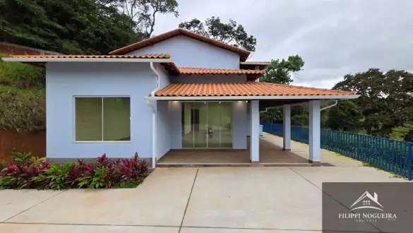 Casa duplex de alto padrão com 3 quartos, suíte e vista para as montanhas em bairro nobre de Miguel Pereira - FNCA30012S