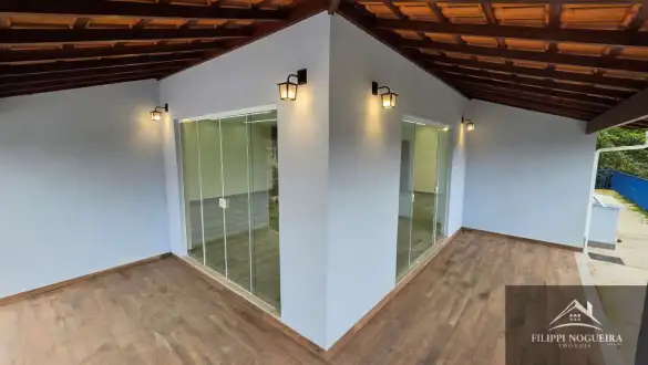 Casa duplex de alto padrão com 3 quartos, suíte e vista para as montanhas em bairro nobre de Miguel Pereira - FNCA30012S