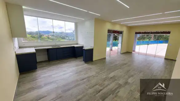 Casa duplex de alto padrão com 3 quartos, suíte e vista para as montanhas em bairro nobre de Miguel Pereira - FNCA30012S