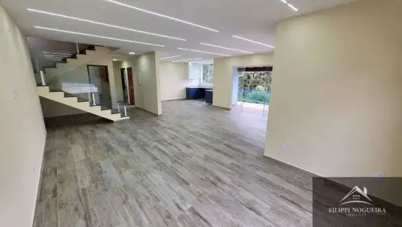 Casa duplex de alto padrão com 3 quartos, suíte e vista para as montanhas em bairro nobre de Miguel Pereira - FNCA30012S