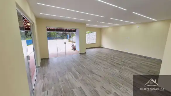 Casa duplex de alto padrão com 3 quartos, suíte e vista para as montanhas em bairro nobre de Miguel Pereira - FNCA30012S