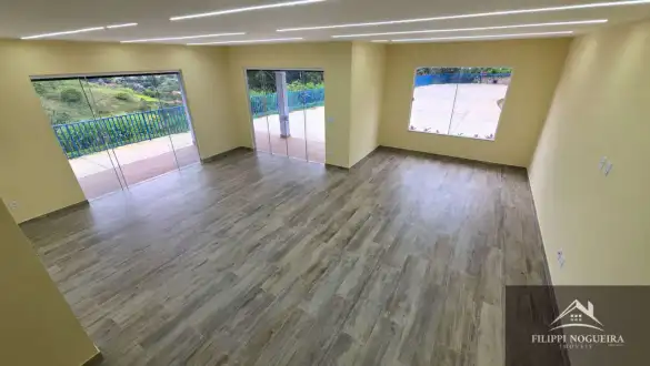 Casa duplex de alto padrão com 3 quartos, suíte e vista para as montanhas em bairro nobre de Miguel Pereira - FNCA30012S