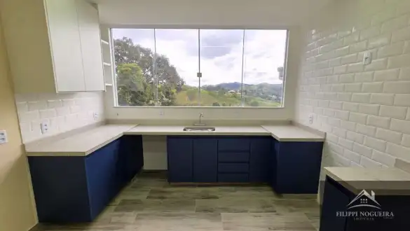 Casa duplex de alto padrão com 3 quartos, suíte e vista para as montanhas em bairro nobre de Miguel Pereira - FNCA30012S