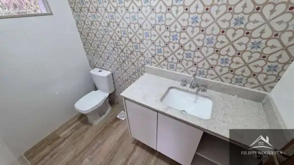 Casa duplex de alto padrão com 3 quartos, suíte e vista para as montanhas em bairro nobre de Miguel Pereira - FNCA30012S