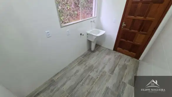 Casa duplex de alto padrão com 3 quartos, suíte e vista para as montanhas em bairro nobre de Miguel Pereira - FNCA30012S
