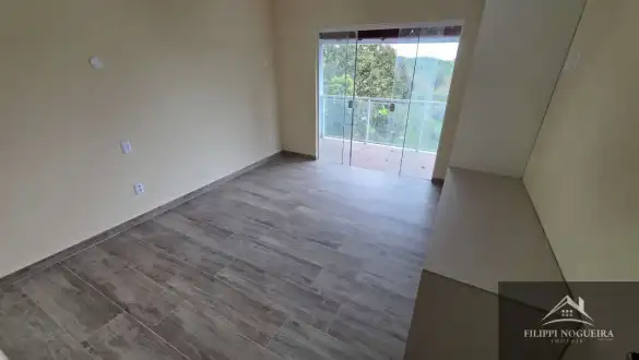 Casa duplex de alto padrão com 3 quartos, suíte e vista para as montanhas em bairro nobre de Miguel Pereira - FNCA30012S