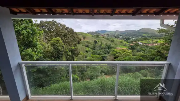 Casa duplex de alto padrão com 3 quartos, suíte e vista para as montanhas em bairro nobre de Miguel Pereira - FNCA30012S
