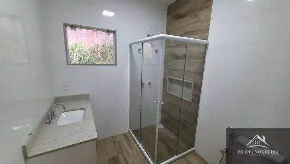 Casa duplex de alto padrão com 3 quartos, suíte e vista para as montanhas em bairro nobre de Miguel Pereira - FNCA30012S
