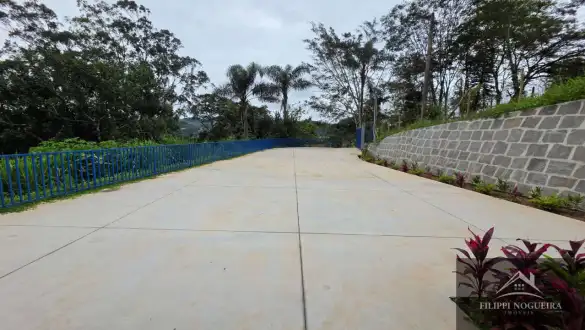 Casa duplex de alto padrão com 3 quartos, suíte e vista para as montanhas em bairro nobre de Miguel Pereira - FNCA30012S