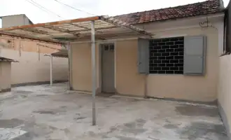 Ótima localização - Casa para alugar Rua Sul América, Bangu, Rio de Janeiro - R$ 800 - SA0004