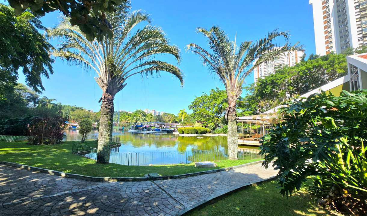 Lazer e ônibus - Apartamento com lazer completo à venda Avenida Prefeito Dulcídio Cardoso, Barra da Tijuca, Rio de Janeiro - R$ 1.280.000 - VRFCM