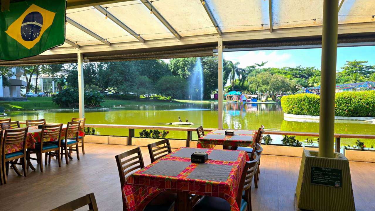 Lazer e ônibus - Apartamento com lazer completo à venda Avenida Prefeito Dulcídio Cardoso, Barra da Tijuca, Rio de Janeiro - R$ 1.280.000 - VRFCM