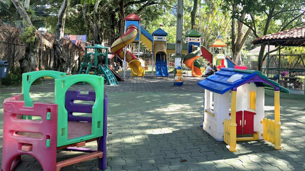 Lazer e ônibus - Apartamento com lazer completo à venda Avenida Prefeito Dulcídio Cardoso, Barra da Tijuca, Rio de Janeiro - R$ 1.280.000 - VRFCM