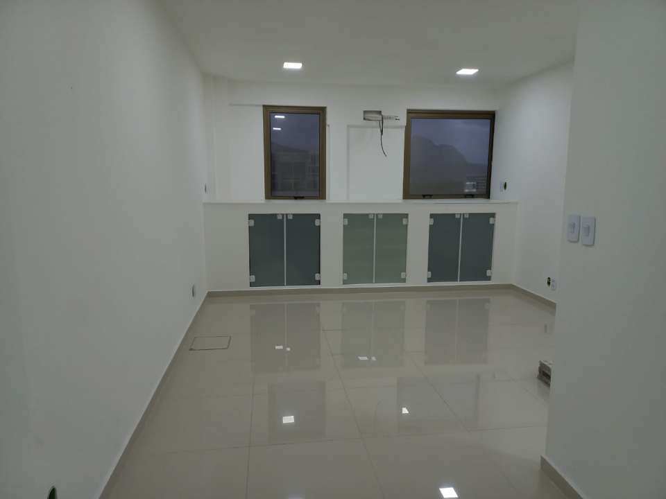 Conheça Sala Comercial 30m² para alugar Avenida Almirante Júlio de Sá Bierrenbach, Jacarepaguá, Rio de Janeiro - R$ 1.000 - BSD751 - 3 3