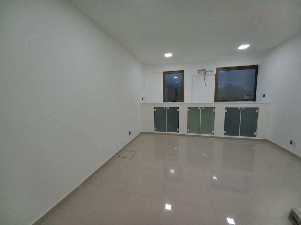 Conheça Sala Comercial 30m² para alugar Avenida Almirante Júlio de Sá Bierrenbach, Jacarepaguá, Rio de Janeiro - R$ 1.000 - BSD751 - 13 13