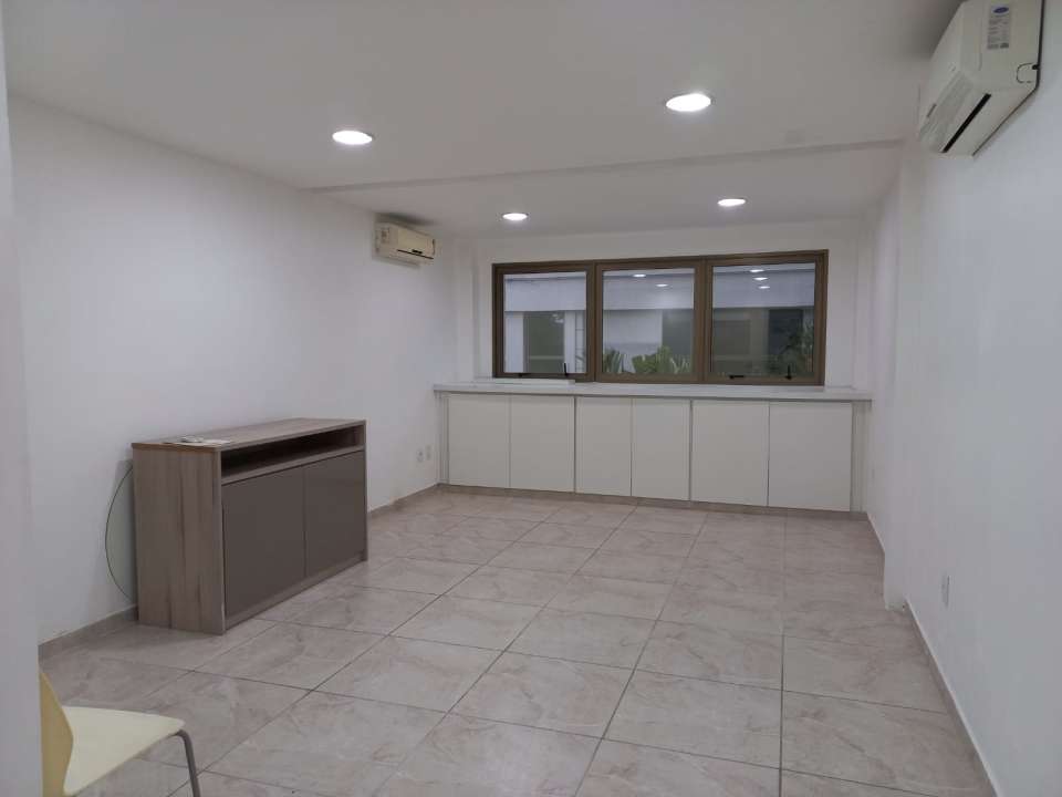 Conheça Sala Comercial 32m² para alugar Avenida Almirante Júlio de Sá Bierrenbach, Jacarepaguá, Rio de Janeiro - R$ 1.000 - ADM172 - 2 2