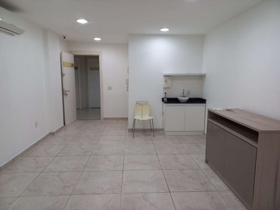 Conheça Sala Comercial 32m² para alugar Avenida Almirante Júlio de Sá Bierrenbach, Jacarepaguá, Rio de Janeiro - R$ 1.000 - ADM172 - 3 3