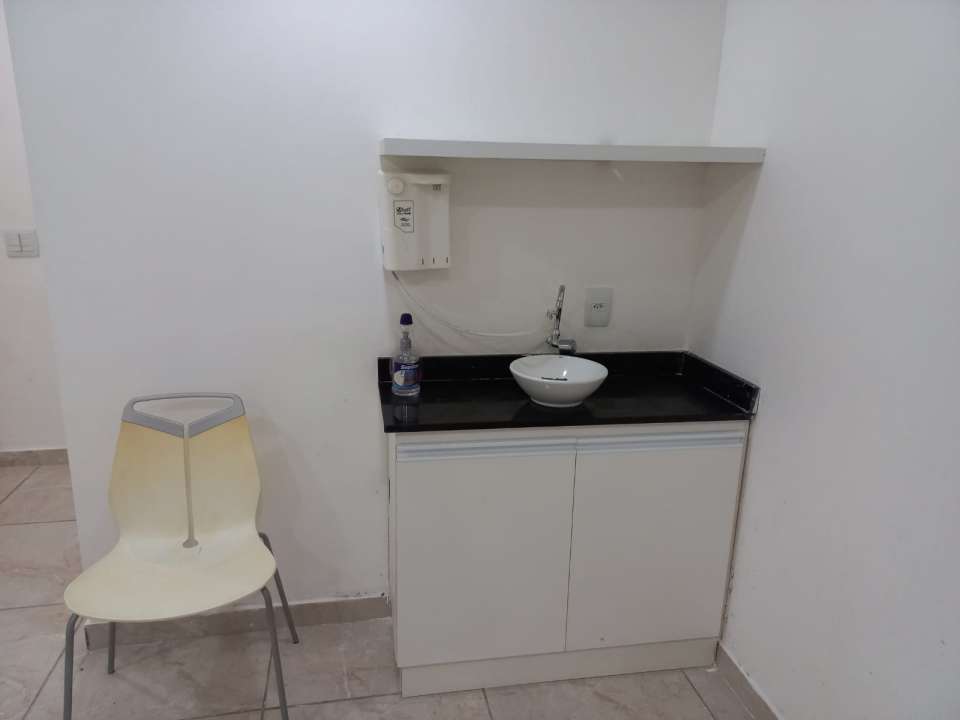 Conheça Sala Comercial 32m² para alugar Avenida Almirante Júlio de Sá Bierrenbach, Jacarepaguá, Rio de Janeiro - R$ 1.000 - ADM172 - 5 5