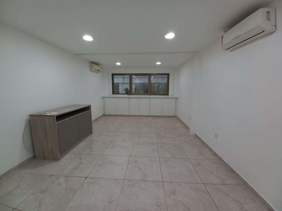 Conheça Sala Comercial 32m² para alugar Avenida Almirante Júlio de Sá Bierrenbach, Jacarepaguá, Rio de Janeiro - R$ 1.000 - ADM172 - 6 6