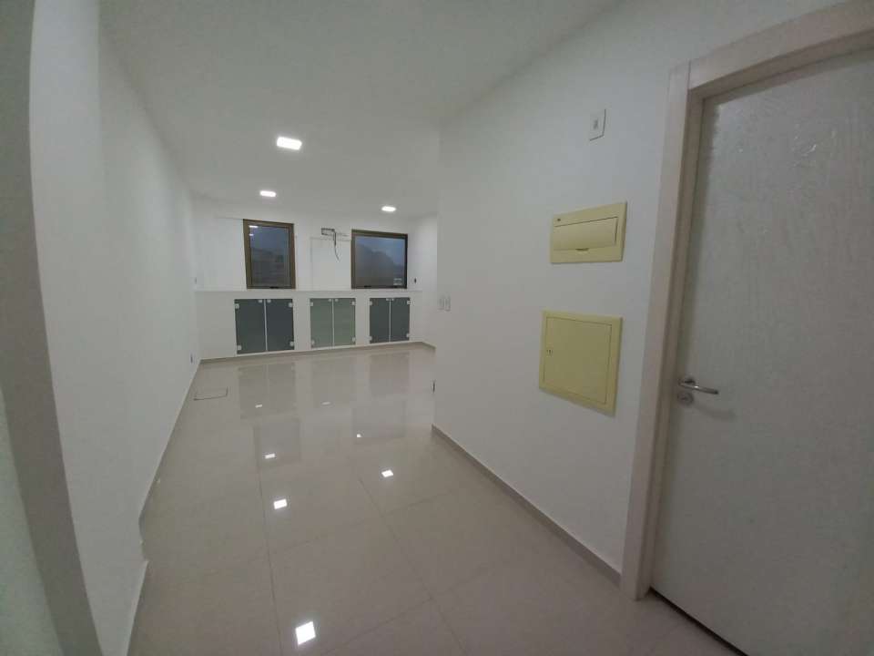 Conheça Sala Comercial 32m² para alugar Avenida Almirante Júlio de Sá Bierrenbach, Barra da Tijuca, Rio de Janeiro - R$ 1.000 - ADM723 - 3 3