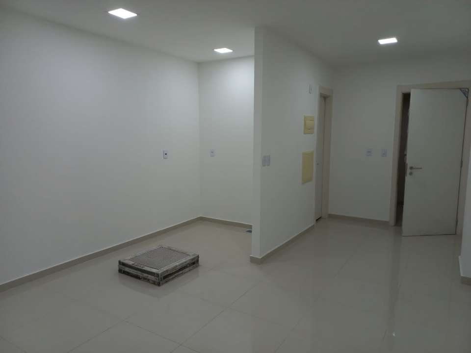 Conheça Sala Comercial 32m² para alugar Avenida Almirante Júlio de Sá Bierrenbach, Barra da Tijuca, Rio de Janeiro - R$ 1.000 - ADM723 - 5 5