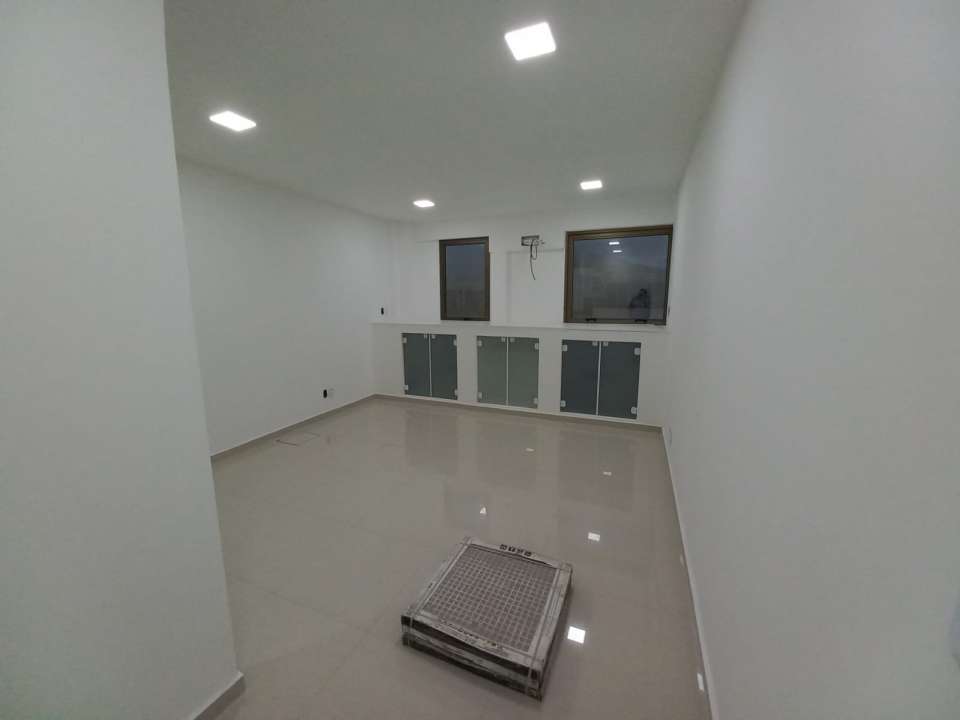 Conheça Sala Comercial 32m² para alugar Avenida Almirante Júlio de Sá Bierrenbach, Barra da Tijuca, Rio de Janeiro - R$ 1.000 - ADM723 - 6 6