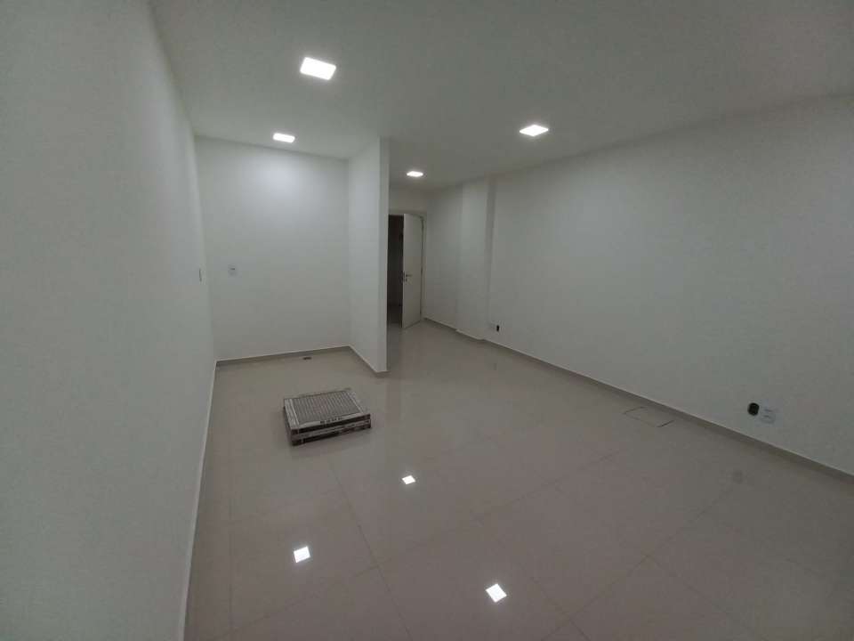 Conheça Sala Comercial 32m² para alugar Avenida Almirante Júlio de Sá Bierrenbach, Barra da Tijuca, Rio de Janeiro - R$ 1.000 - ADM723 - 7 7