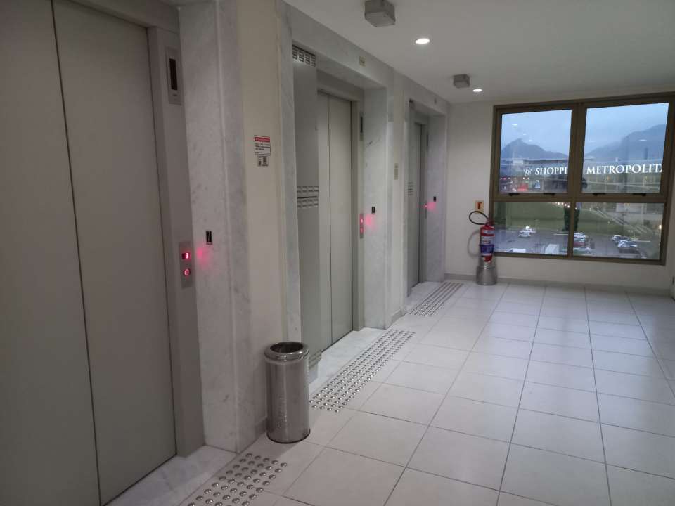 Conheça Sala Comercial 32m² para alugar Avenida Almirante Júlio de Sá Bierrenbach, Barra da Tijuca, Rio de Janeiro - R$ 1.000 - ADM723 - 11 11