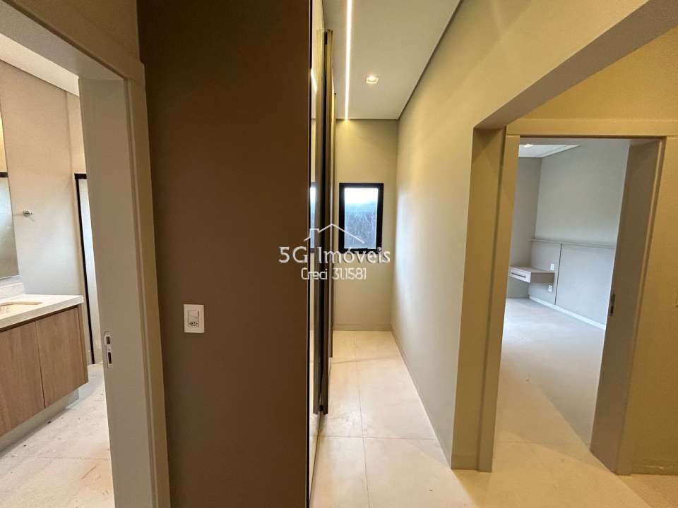 Conheça Linda Casa Village La Montagne - 667 - 22 22