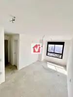 suite 4 - 12