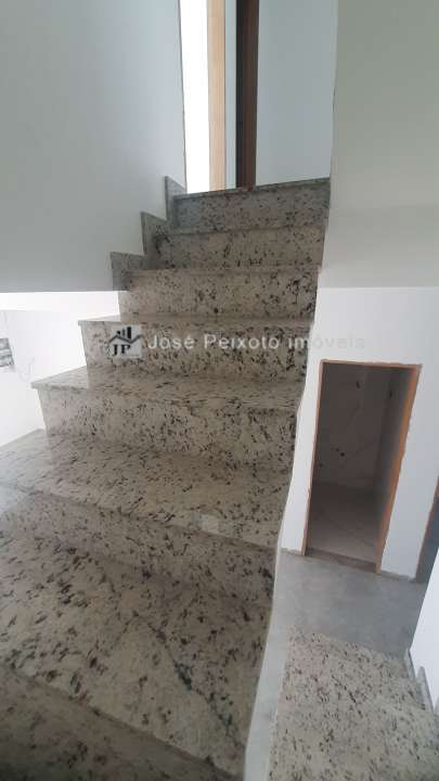 Escada de Acesso ao 2º Pav - 20