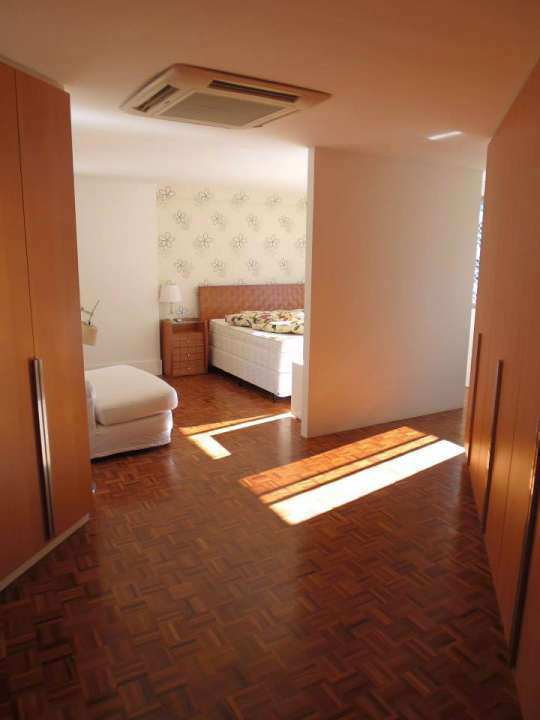 SUITE 4 - 14
