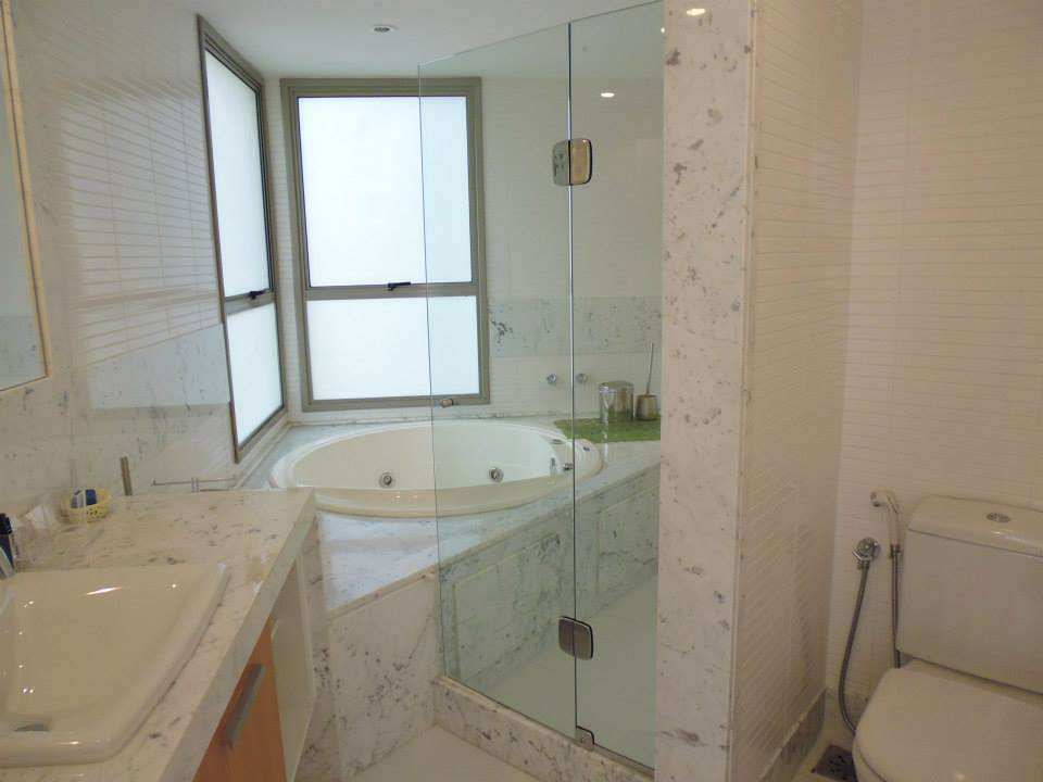 SUITE 4 - 15