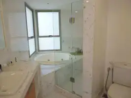 SUITE 4 - 15