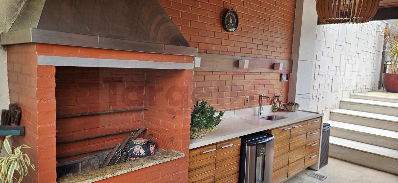 Churrasqueira e bancada de apoio - 44