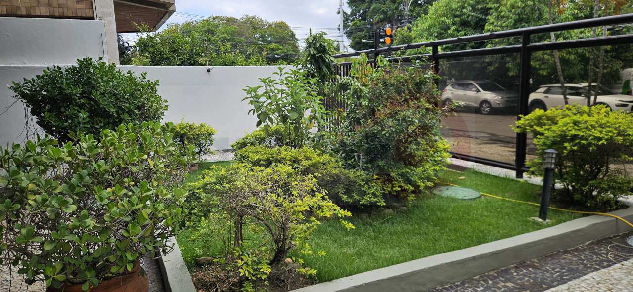 Jardins do prédio - 75