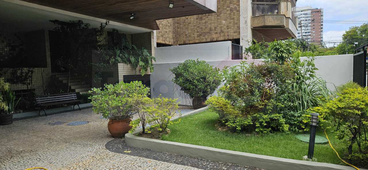 Jardins do prédio - 77