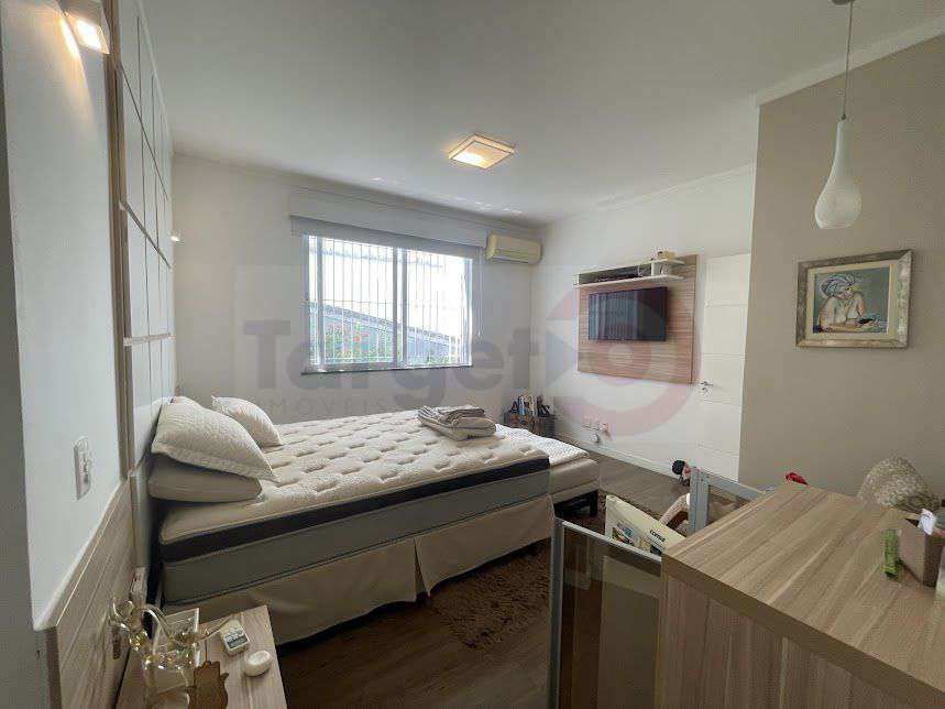 Conheça Casa com 4 Quartos à venda, 242m² - Tijuca - 6006 - 22 22