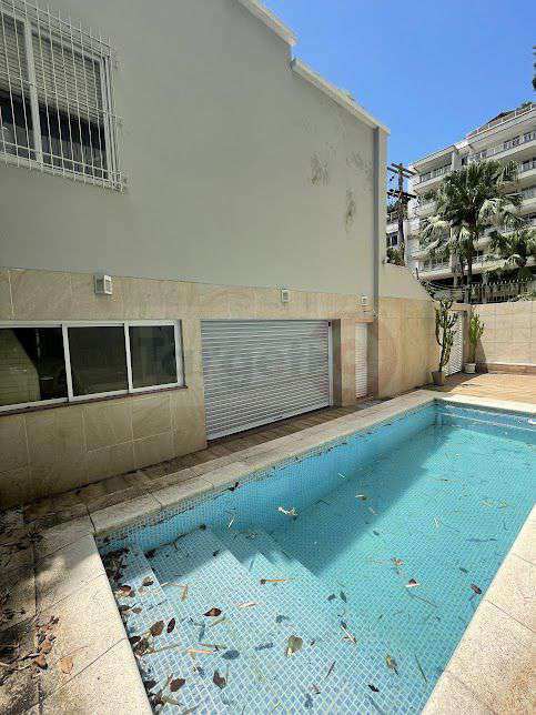 Conheça Casa com 4 Quartos à venda, 242m² - Tijuca - 6006 - 52 52