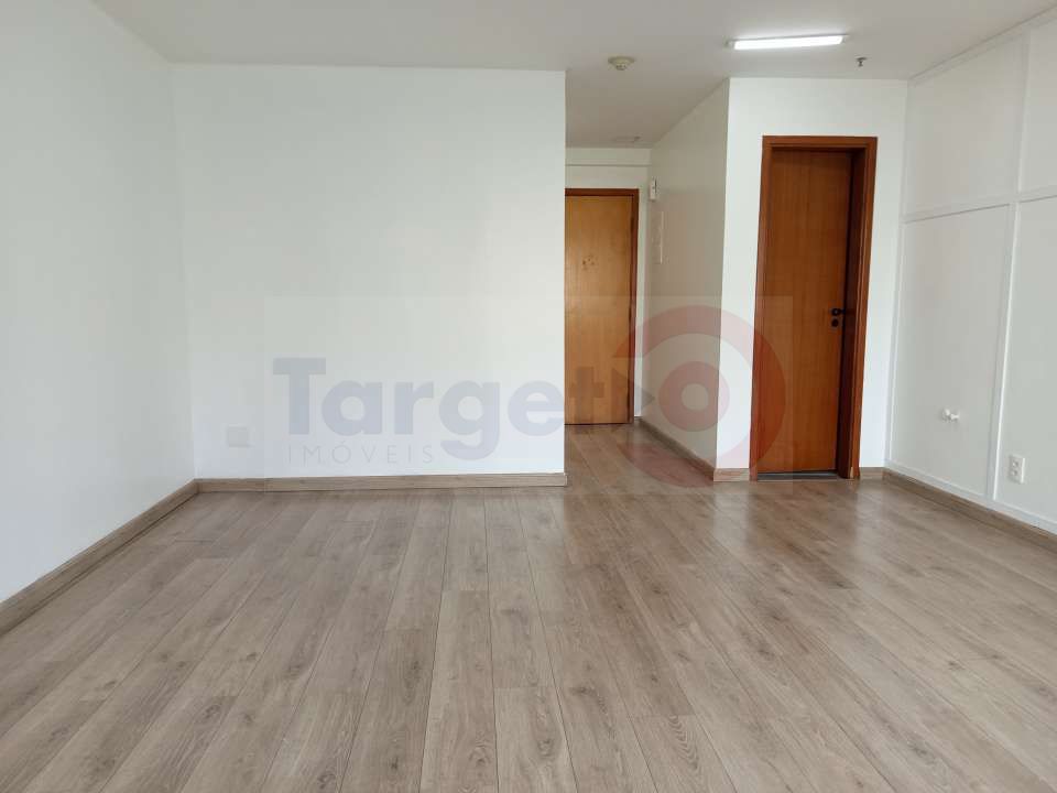 Conheça Sala Comercial no Office Tower Barra da Tijuca | Localização Estratégica e Excelente Estrutura - 014 - 24 24