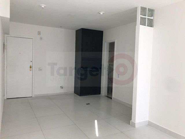 Conheça Oportunidade na Barra da Tijuca: Sala Comercial no Golden Center - 017 - 4 4