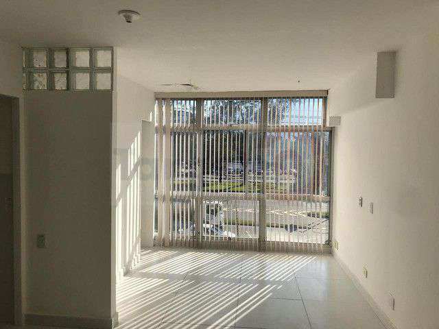 Conheça Oportunidade na Barra da Tijuca: Sala Comercial no Golden Center - 017 - 17 17